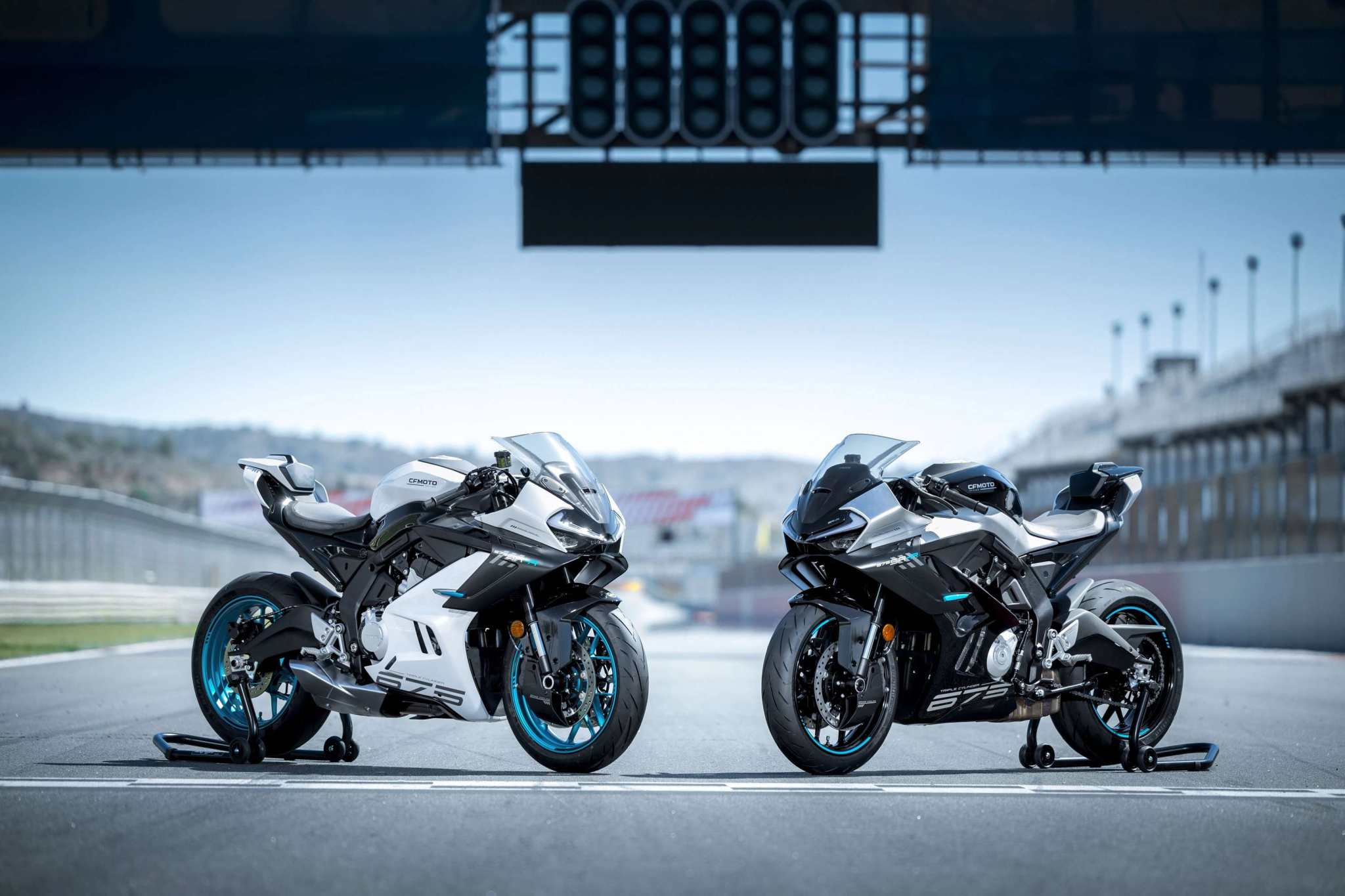 春风日速览!500SR售价3.5万起,公升V4预热,675SR、250SR-R双缸亮相~