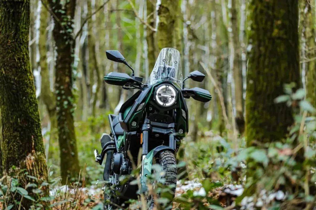 等不来高金500ADV,却又见新款1200,主打非主流硬派风格