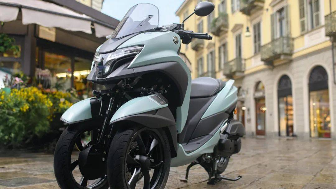 雅马哈发布2025款Tricity 125，仪表升级、造型更紧凑