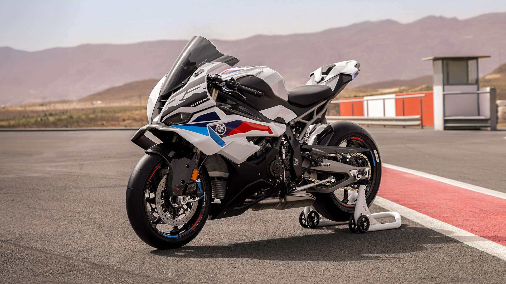 高清图赏析:2025款全新宝马S1000RR / S1000R