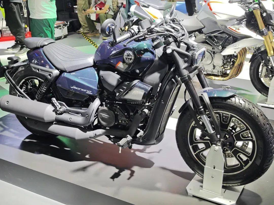 贝纳利·幼狮400 Bobber 工信部亮相，北京摩展上见过！