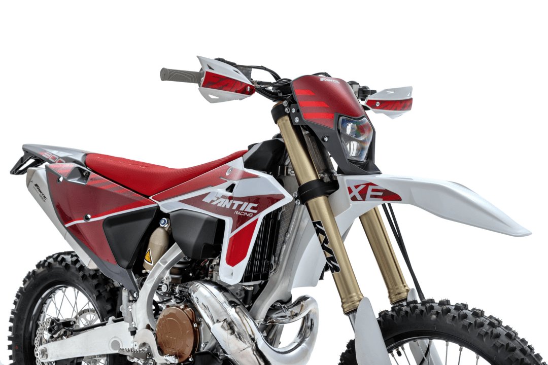 来自 Yamaha 平台，Fantic 2025 XE 300 两冲电喷越野赛车