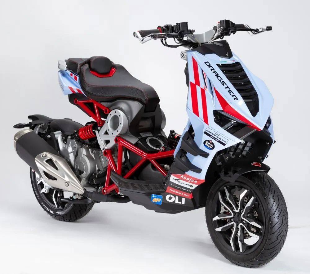 “非主流”造型!意塔杰特(ITALJE)Dragster获GP车队赏析联合推出版画车型及限量款