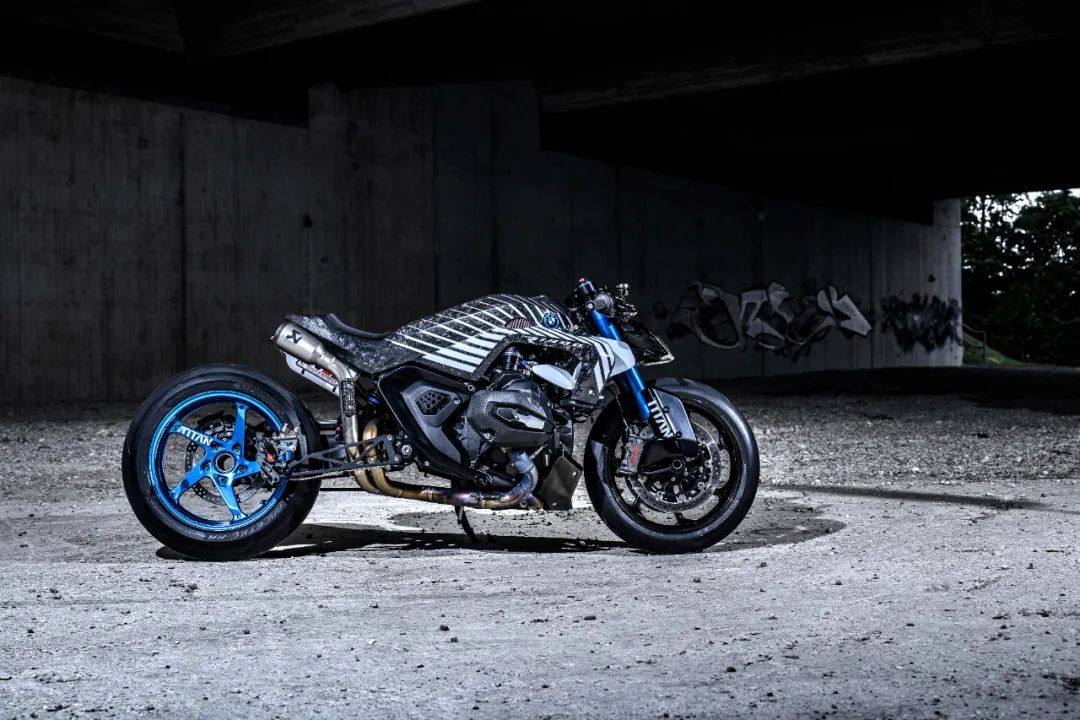 宝马发布R1300 R Titan,“泰坦”上身、官方改装也玩的这么花