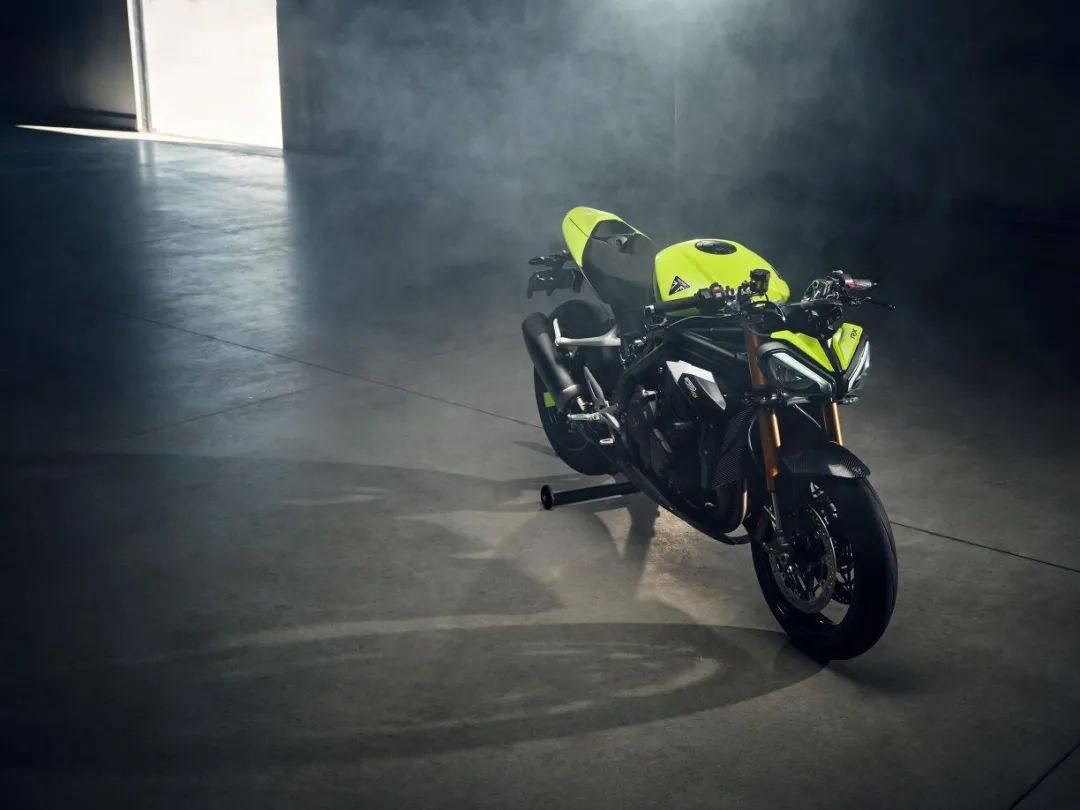 又搞限量！凯旋推出更极端的三缸暴徒Speed Triple 1200 RX