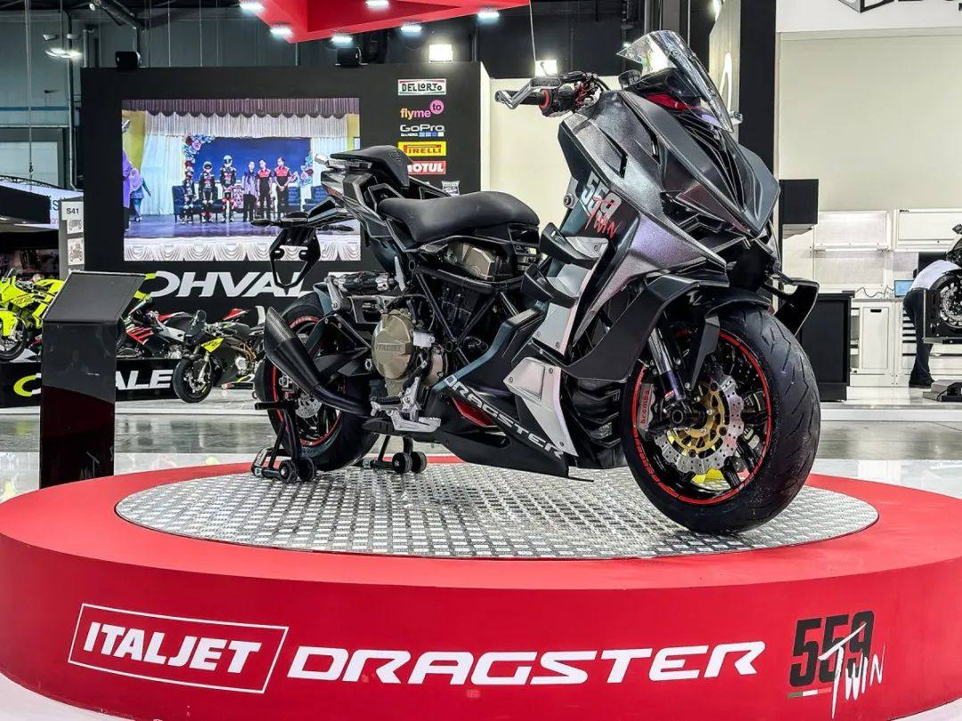 700cc大踏板还能换挡,Italjet Dragster 700上市,搭载贝纳利跨骑发动机