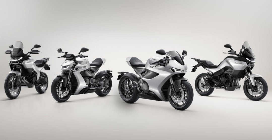 英国三大摩托车品牌之一Norton诺顿机车,在EICMA 2025米兰车展发布四款新车宣告重返全球两轮车市场