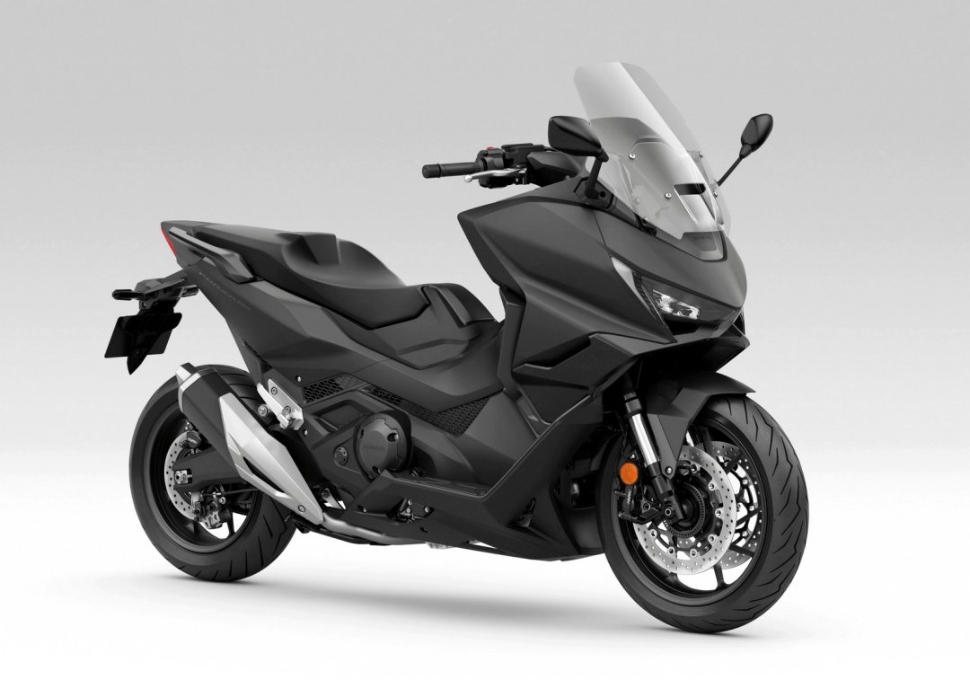 新图案：Honda 2026 旗舰级踏板 Forza 750