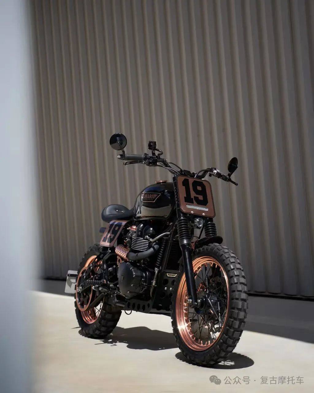 这难道是短尾攀爬？Triumph Thruxton | 每日一车