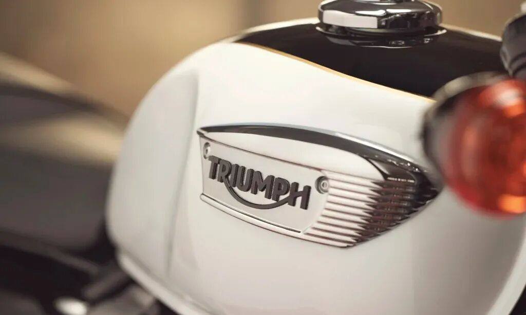机车资讯:Vespa150降价3000元;凯旋复古车融入智能配置!