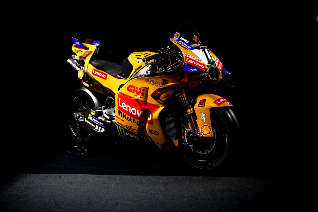 杜卡迪纪念图案的 DesmosediciGP 赛车、亮相 MotoGP 季后测试