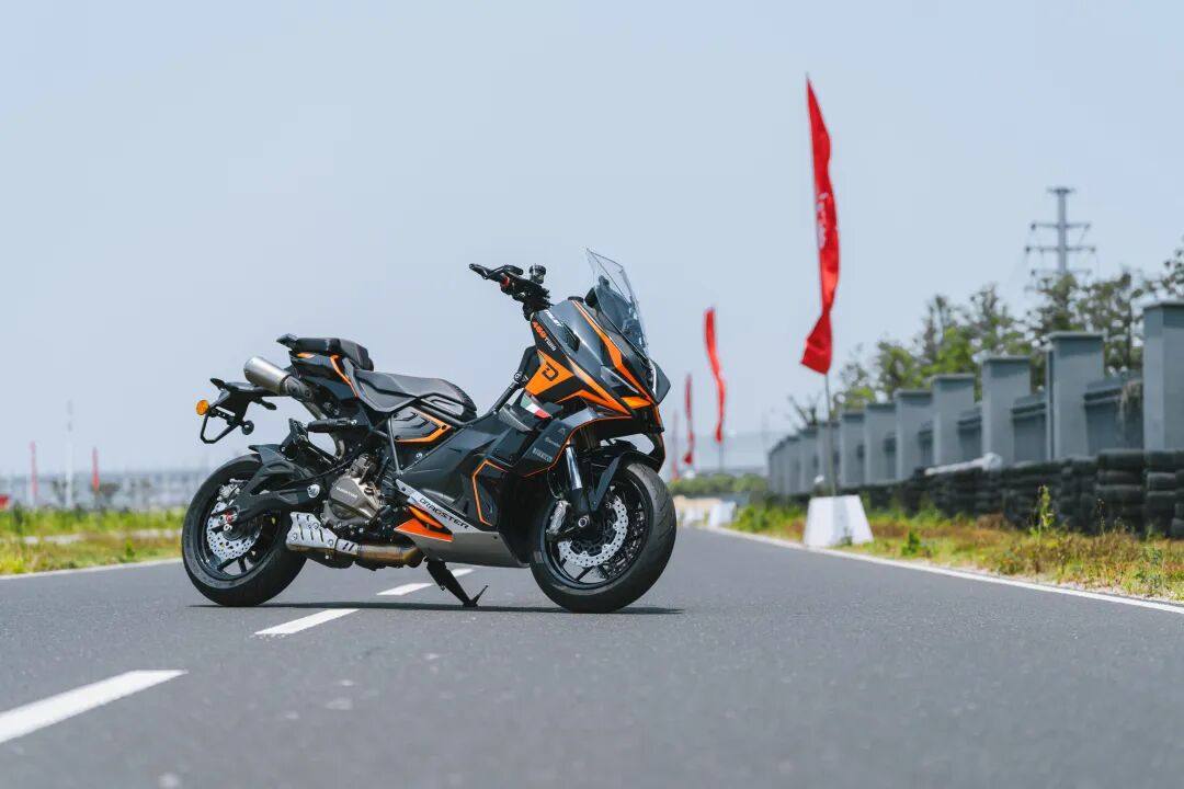 [试驾体验] Dragster 459 Twin到底贵在哪？43,999元究竟值不值？