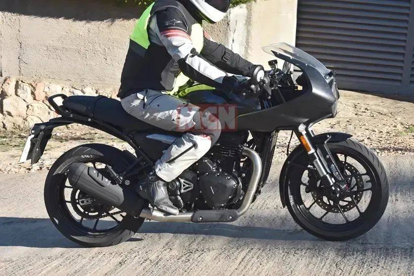 凯旋联手 Bajaj:400系列铺满!除了400街车、400巡航、ADV和仿赛都来了