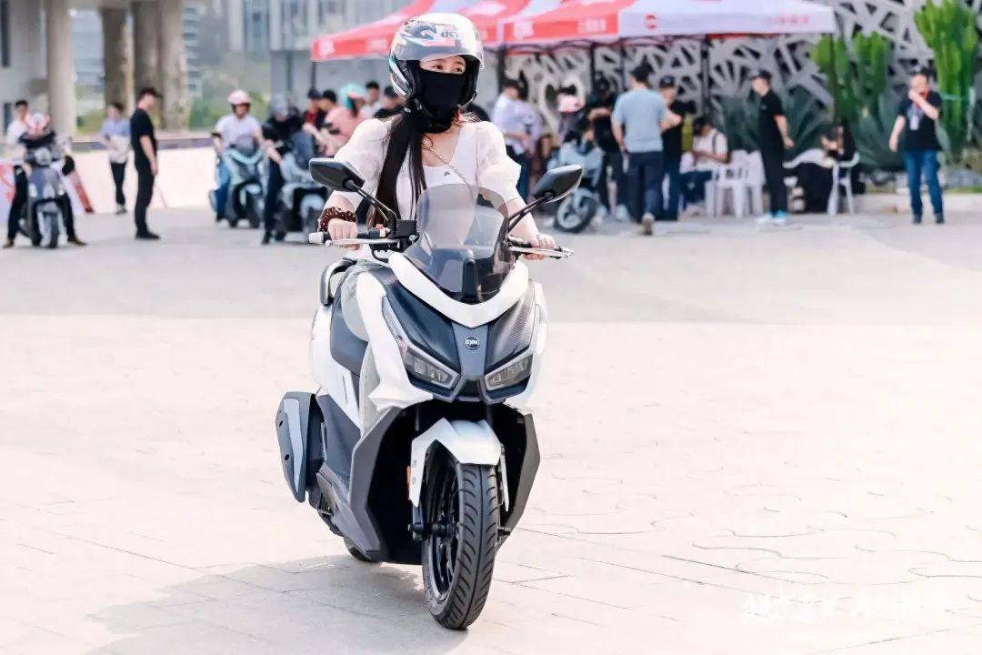 都骑摩托车了,为什么还会在乎油耗?它的油耗真的就比汽车高吗?