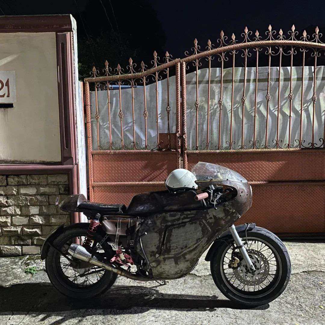 后末日时代的caferacer玩家骑什么车？