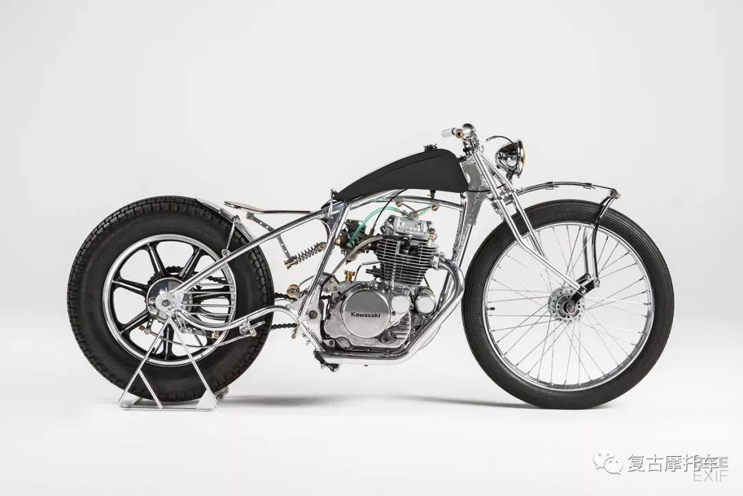 国外小哥在草堆里捡到一台“黄川”,修复之后,改成了买不起样子:Kawasaki KZ250改装