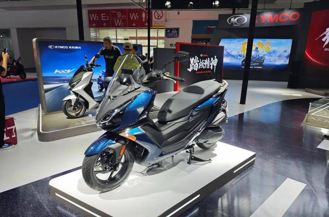 约合46,200元!光阳 GT350 台湾省低调上市,超大的储物空间