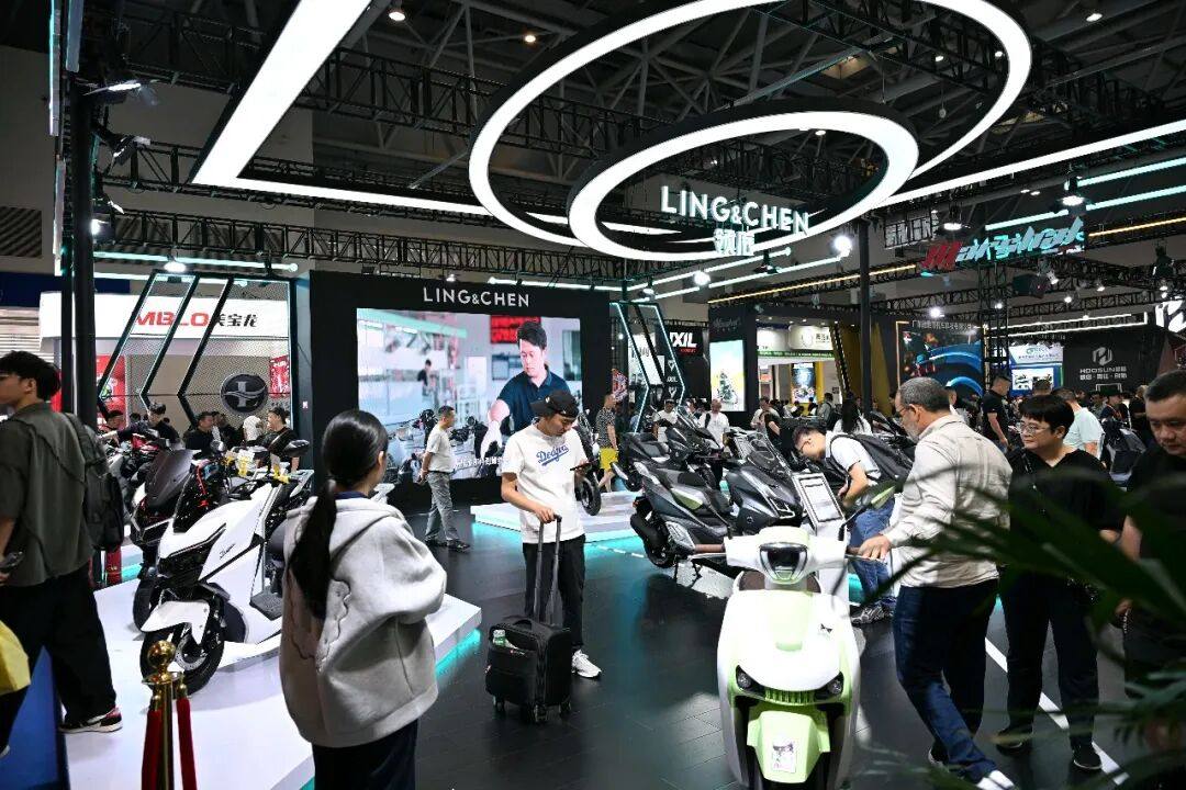 摩博会现场｜嘉爵携领辰机车参展，125、150、250cc全系开花