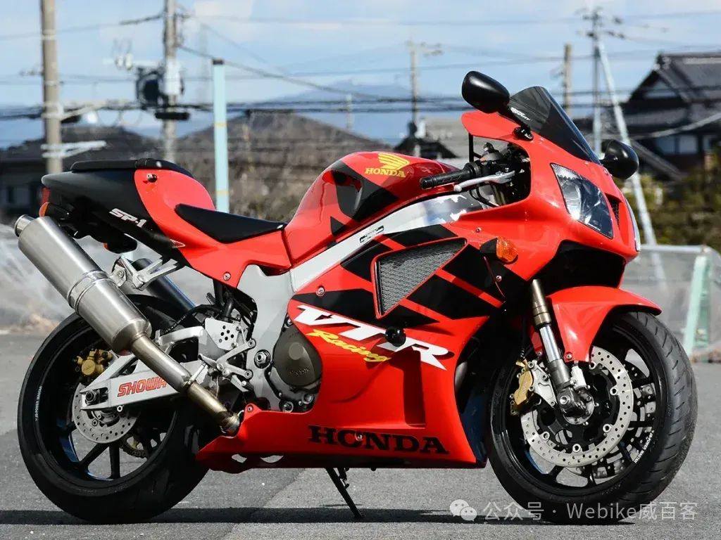 难以驯服的猛兽:本田 VTR1000SP-1,承载赛道基因的硬派跑车!