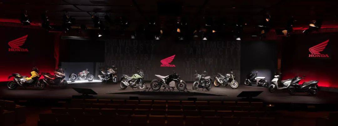 米兰车展丨本田750一年就“换头”,老头乐NC750迎来大升级