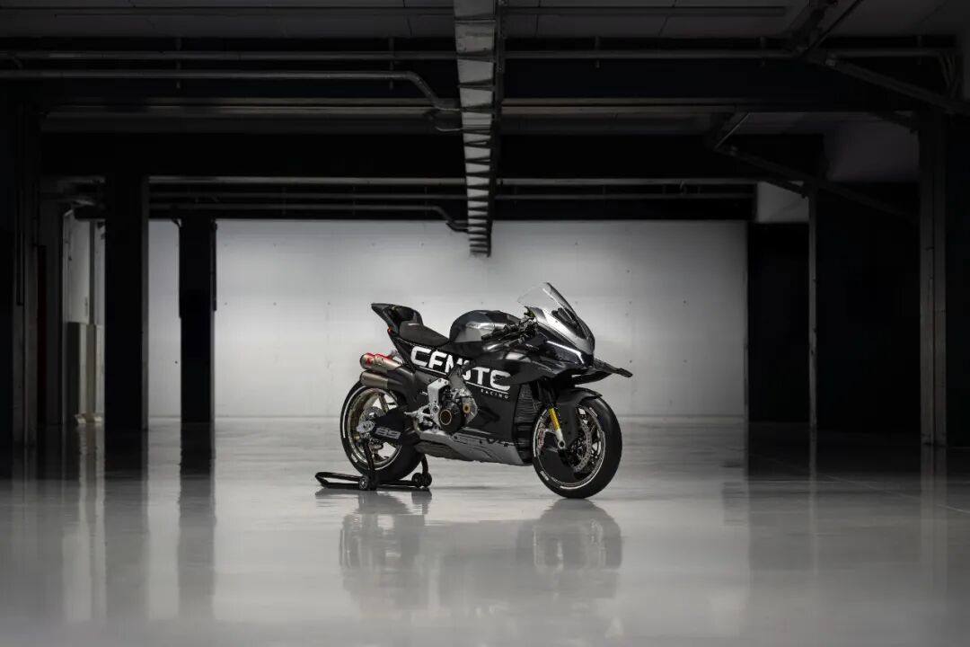 210匹,997cc,春风公升跑车 V4 SR-RR,这是奔着MotoGP去的吧