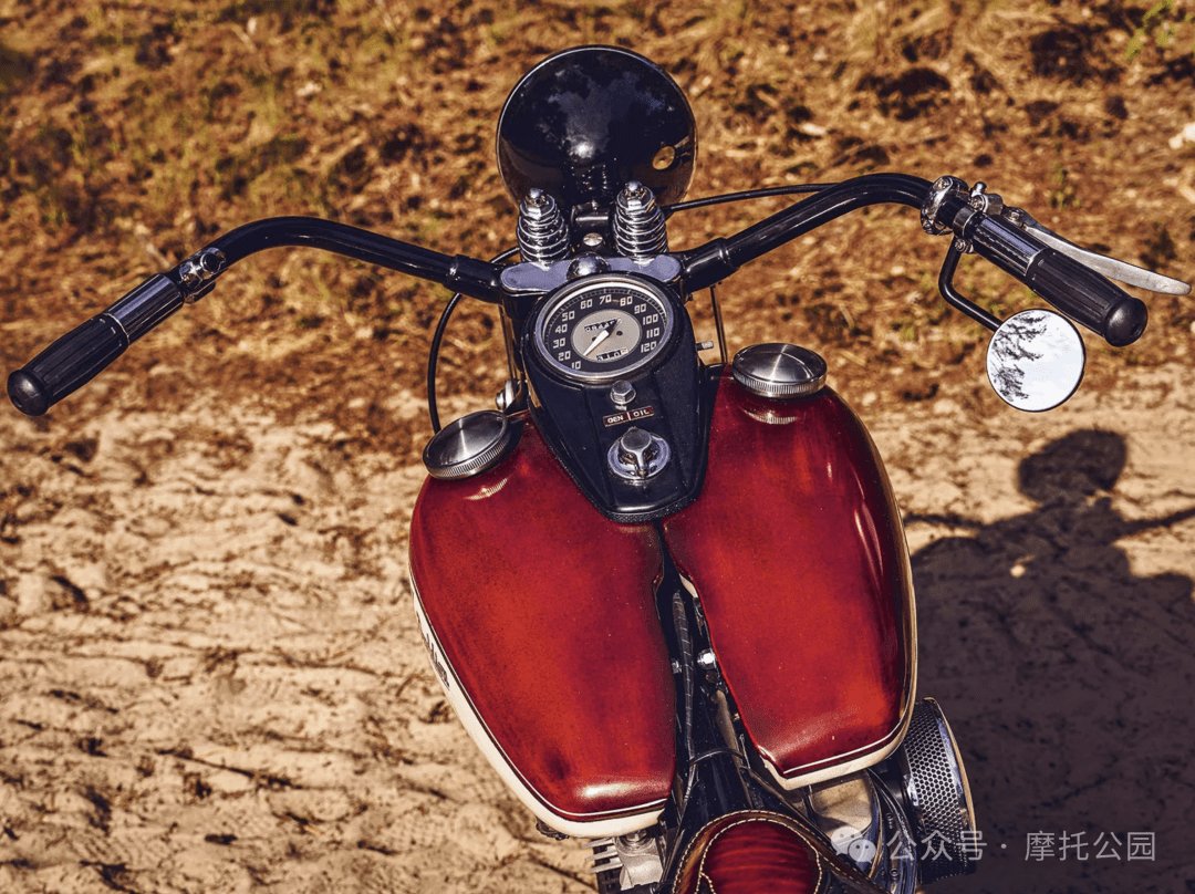 56年款哈雷Panhead完美变身Bobber