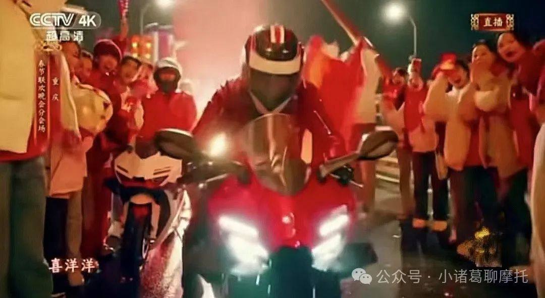 上春晚的为什么是张雪机车?