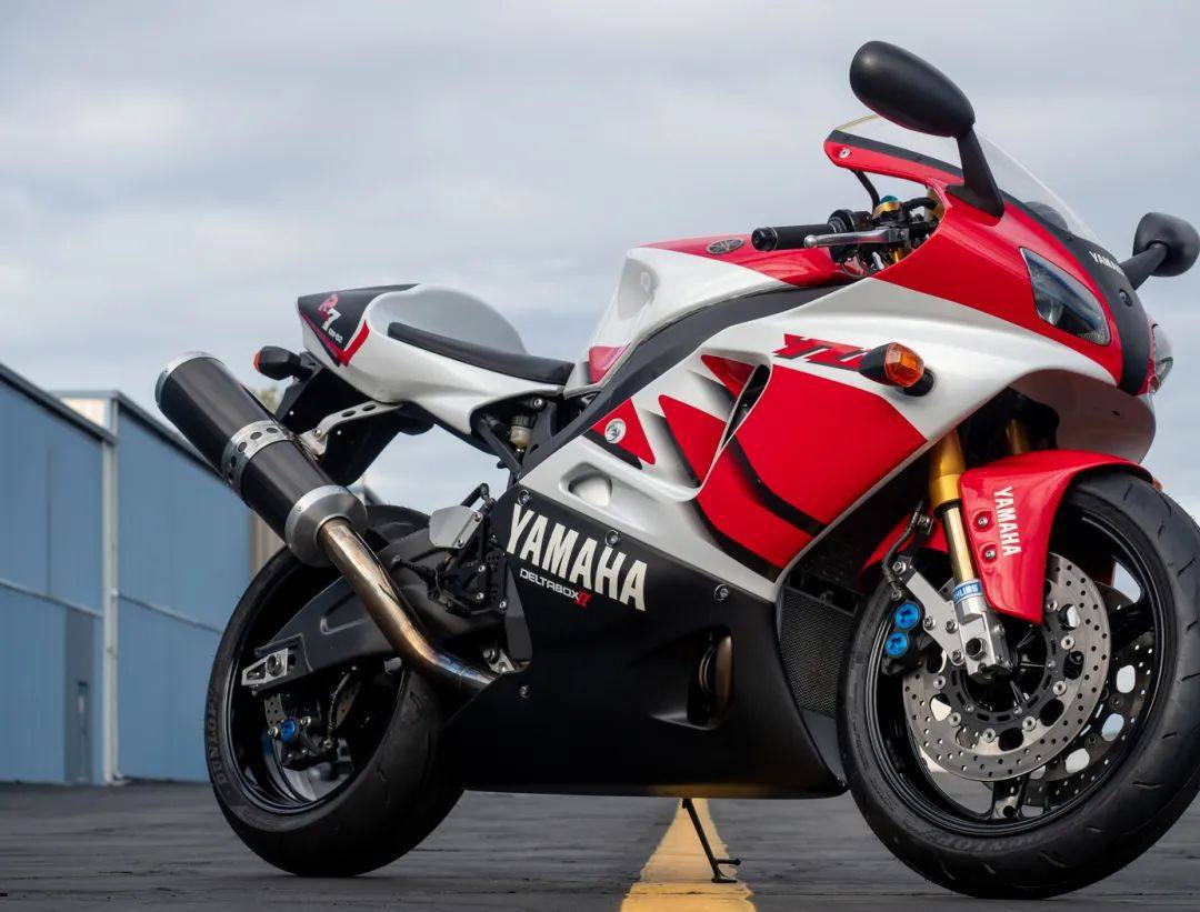 父与子：跨越历史风云的对话（雅马哈1999 YZF-R7与现代YZF-R7）