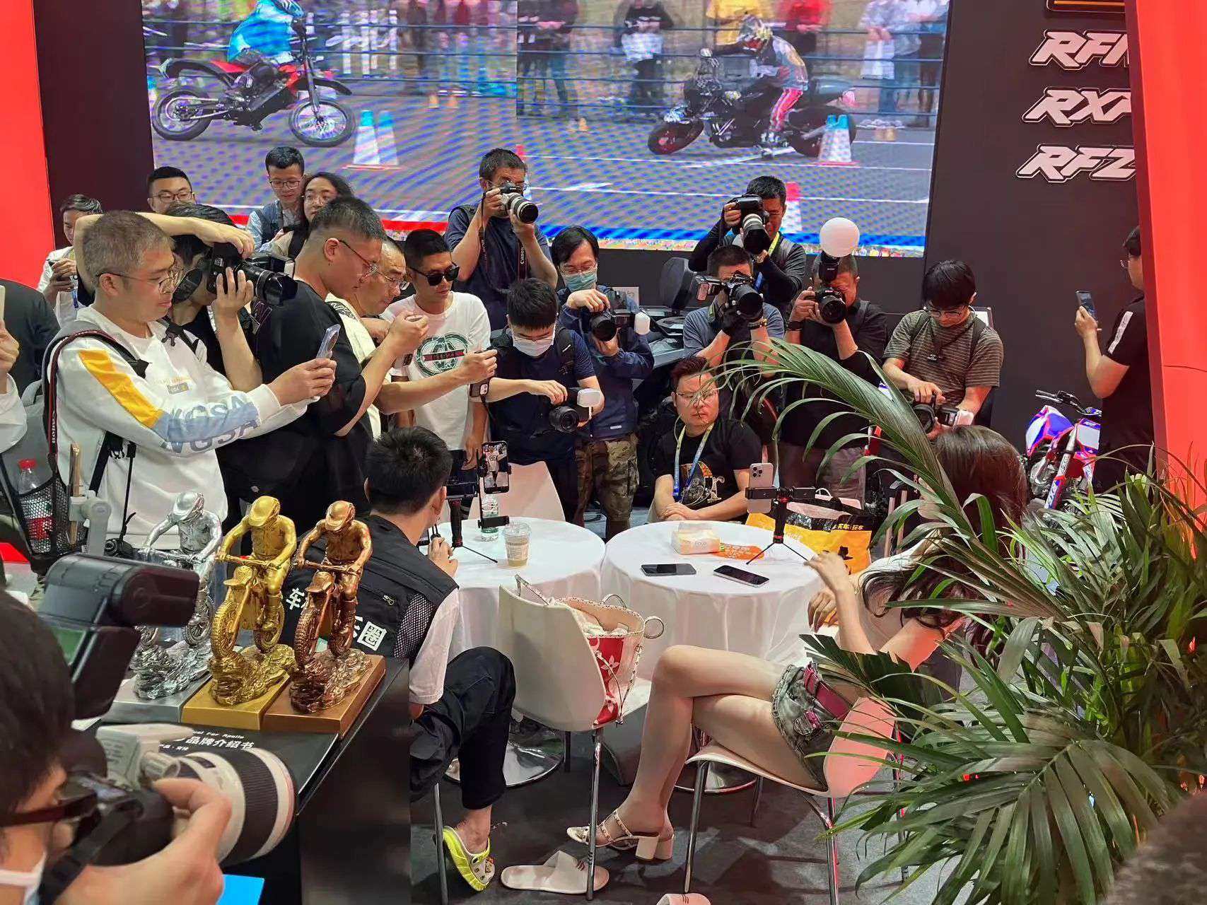 北京摩展小姐姐合集，低俗！勿点！