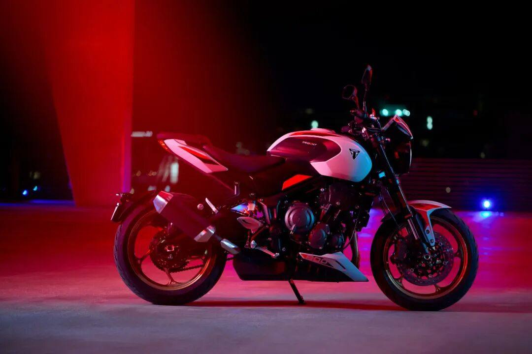 2025米兰车展新车前瞻:三叉戟迎来新成员Triumph Trident 800
