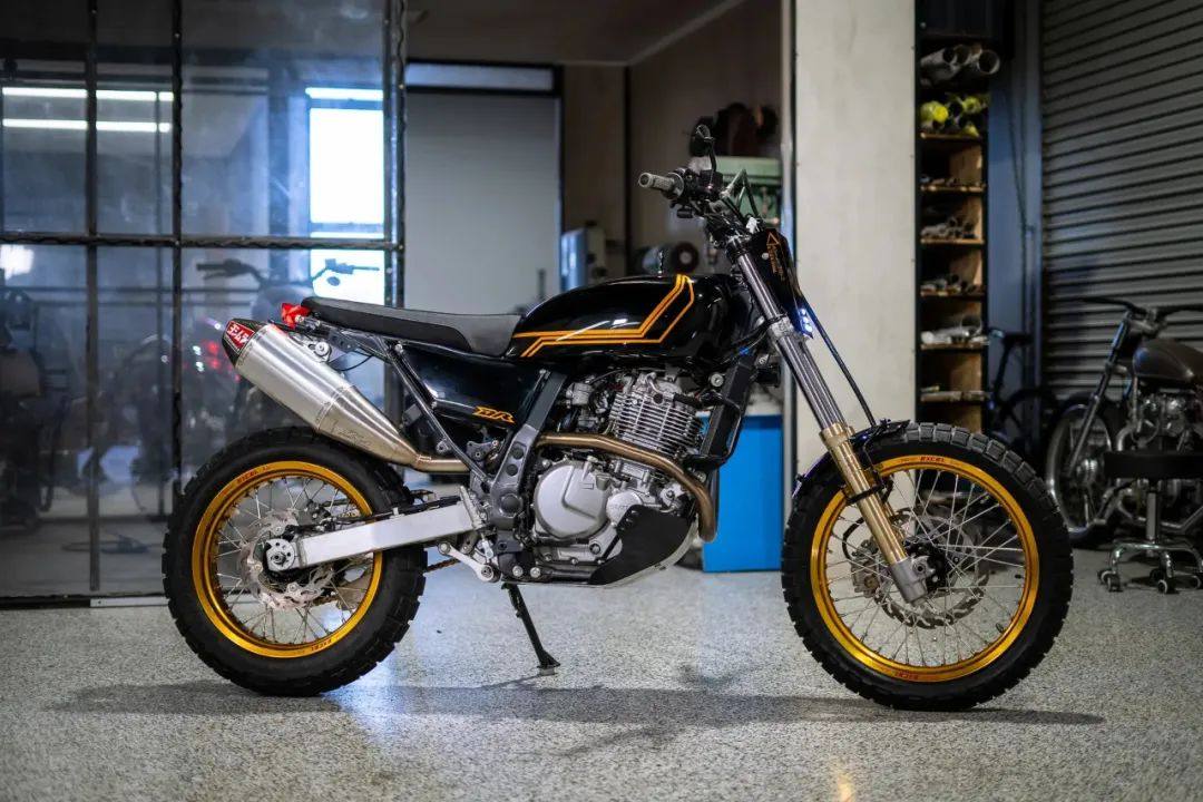 双面狂徒:Suzuki DR650 | 每日一车