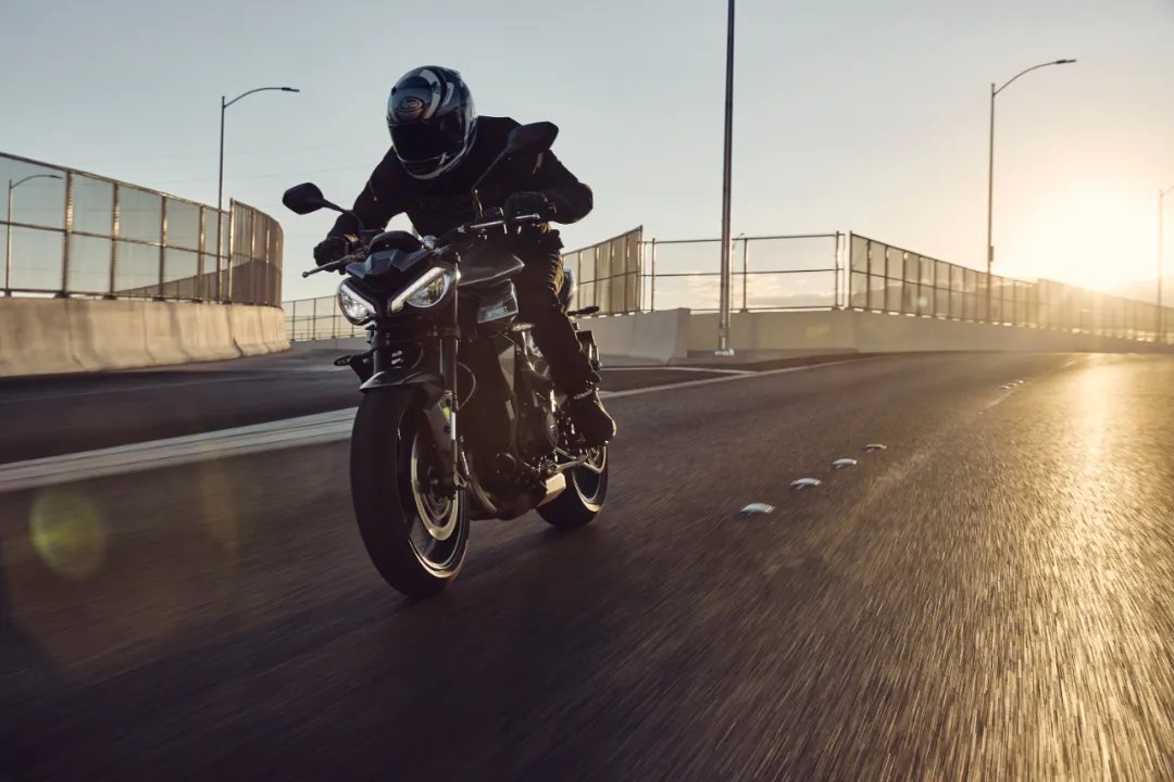 地表最强三缸!凯旋Street Triple 765 R 价格石破天惊!