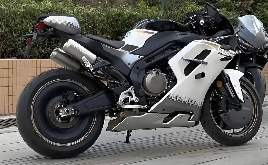 春风 500SR 两个版本曝光,看来还是敌不过销量的现实!