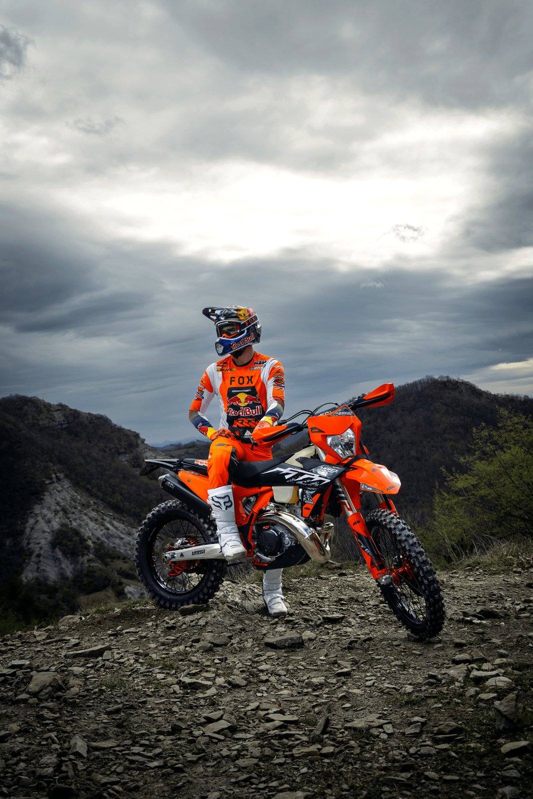 准备好面对极限的地形,2025 KTM 300 EXC Hardenduro 版