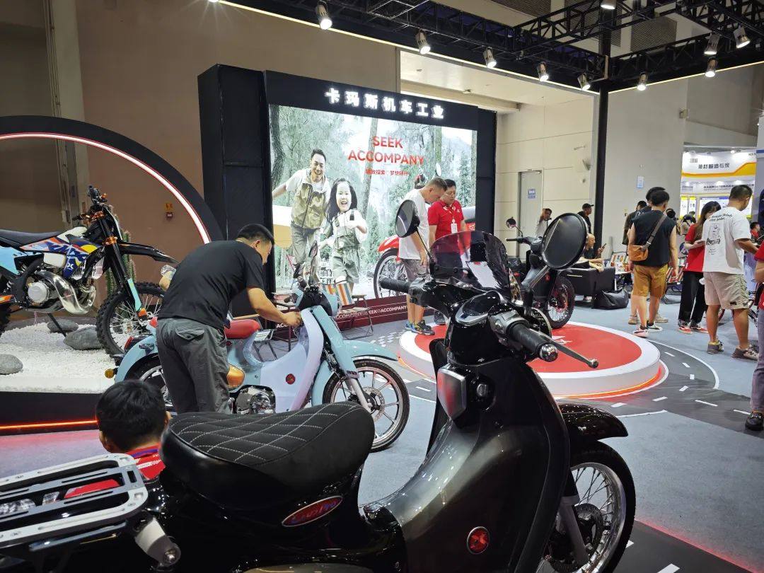 KAMAX 新品亮相摩博会,Cub Pro公路/短尾/越野/电动版齐上阵!
