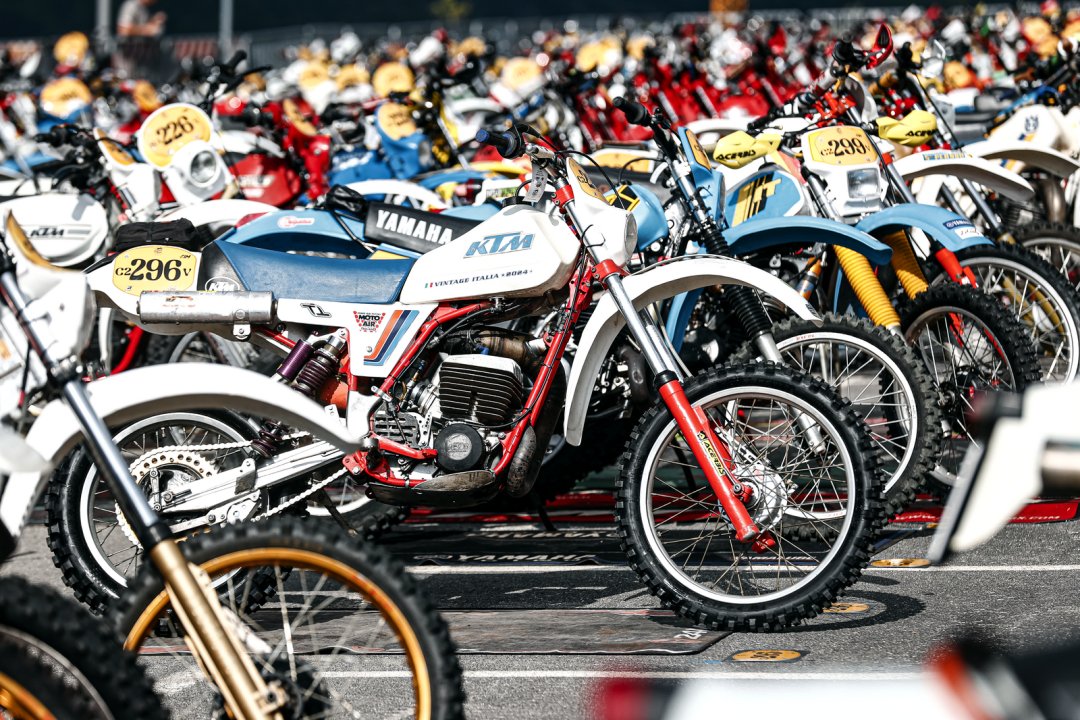 FIM 2024 复古 Enduro 杯:各式 Enduro 老越野赛车