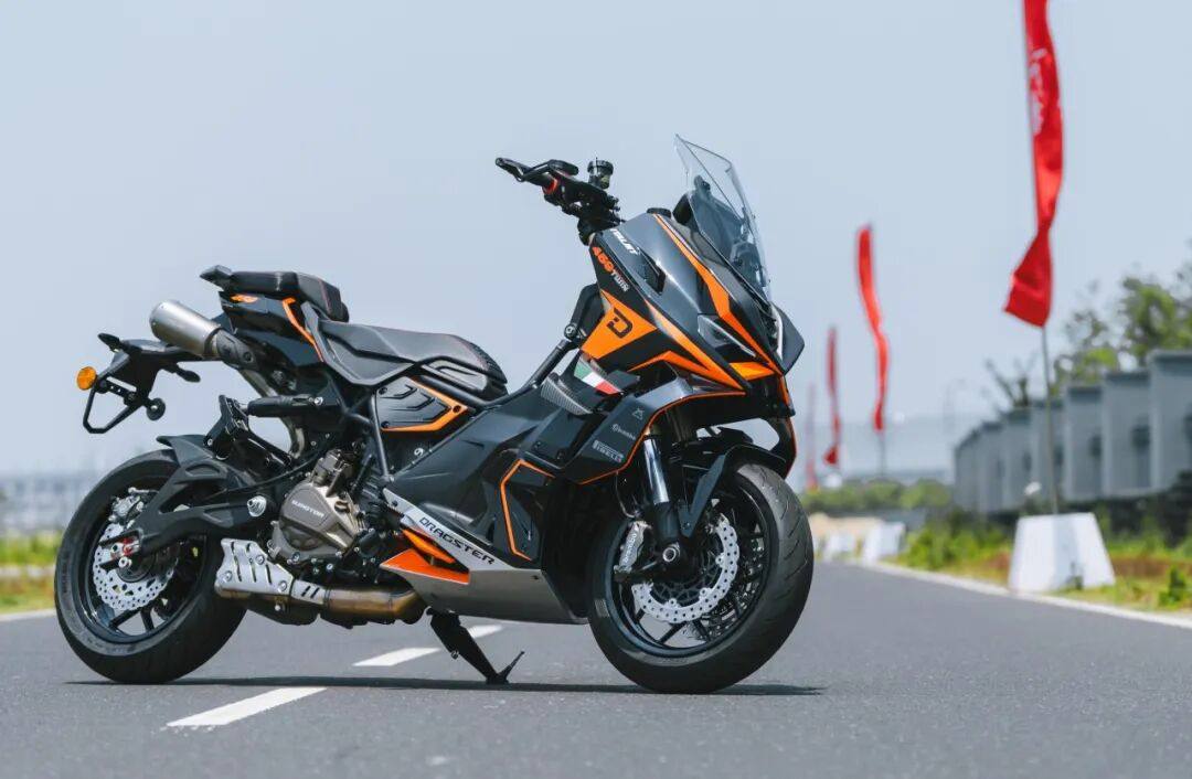 43999元!意塔杰特Dragster 459上市,踏板配AMT,还是“城会玩”