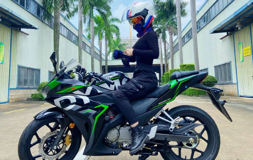 什么是无离合换挡式摩托车?它和其他车型有何不同?为何会不受排量限制?