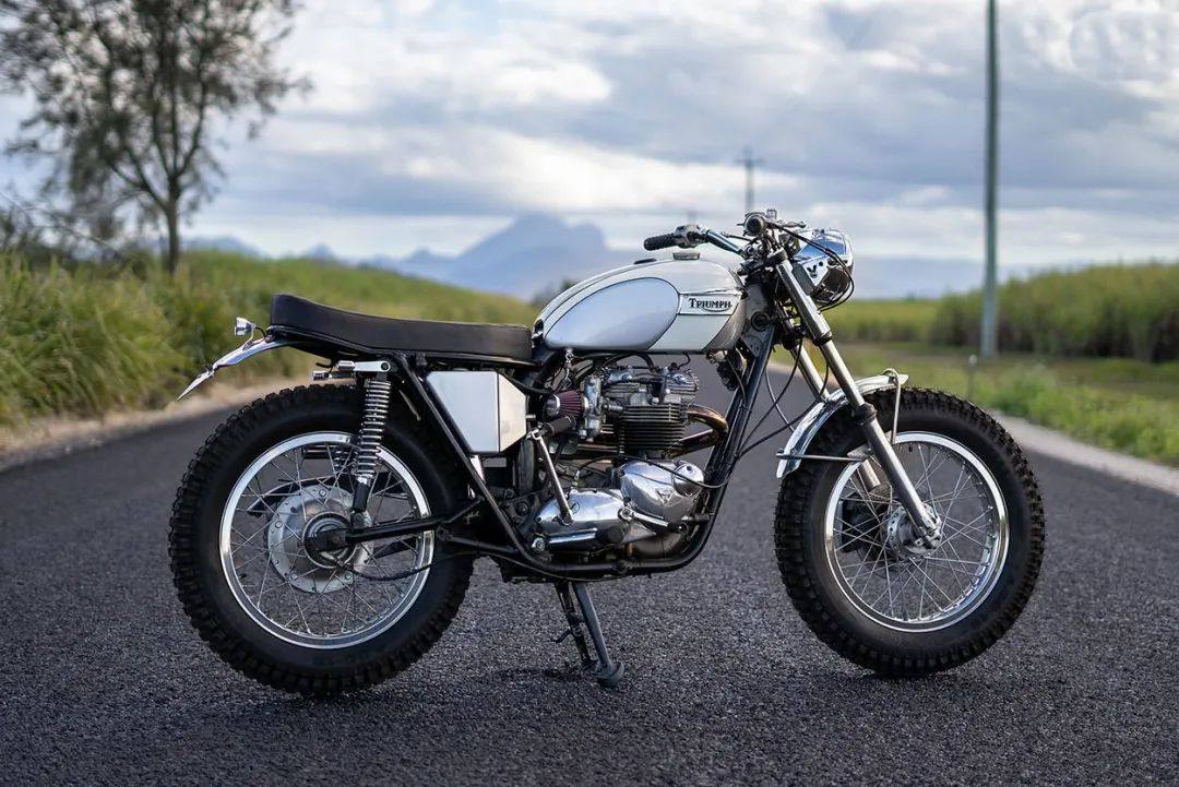 老铁新魂:Triumph T140 | 每日一车