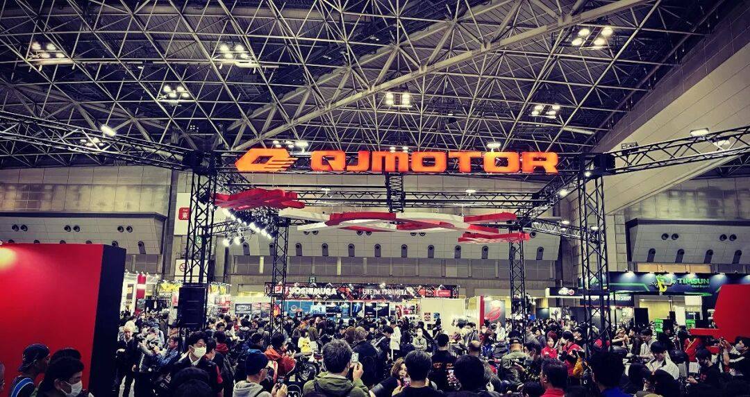 QJMOTOR杀入日系车老巢!在东京车展引发围观潮 /自驾车友路遇无人认领的摩托车,全网寻车主|车坛头条