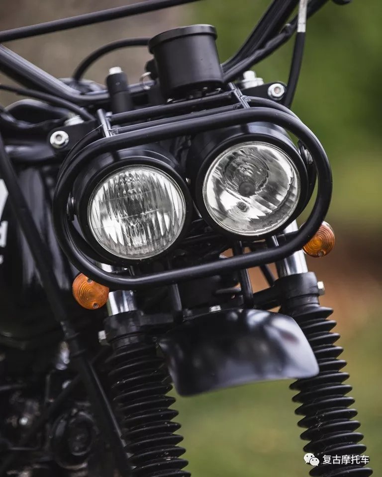 周末露营 Kawasaki W175 | 每日一车