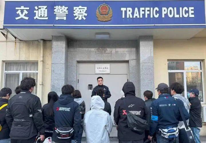 27人隧道“飙车炸街”罚款54420元...