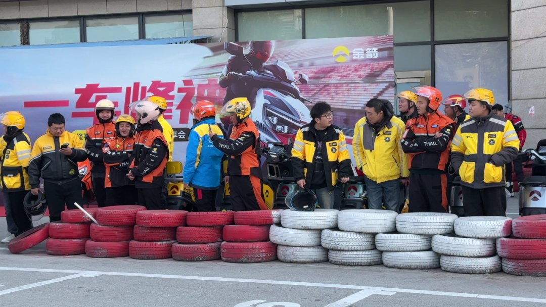 0-50加速1.83秒,金箭峰神新款上市,74V110Ah大单体电池,售价10599元,专为外卖小哥设计