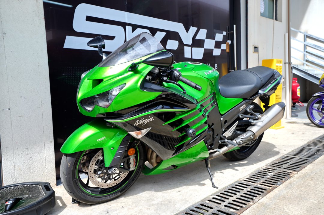 与经典车相逢:Kawasaki Ninja ZX-14R SE