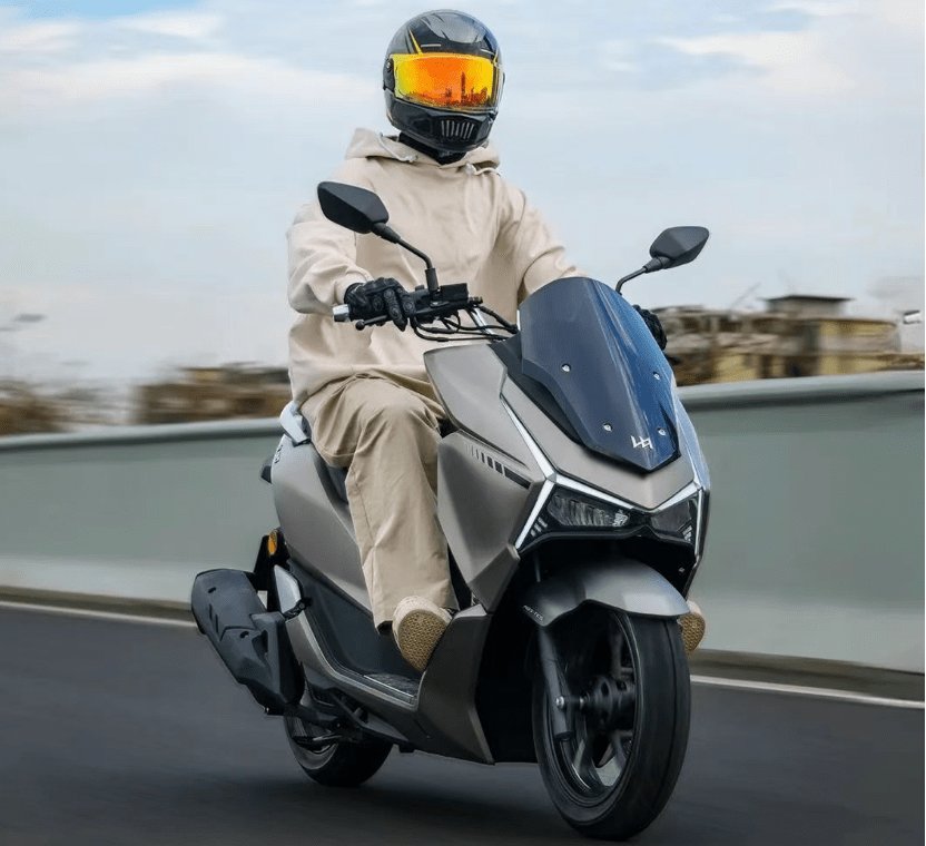 猎变闪电狗优惠至11970元;意塔杰特平踏板亮相;国产幼兽150CC PRO MAX版登场;看看雅马哈V4的高清谍照