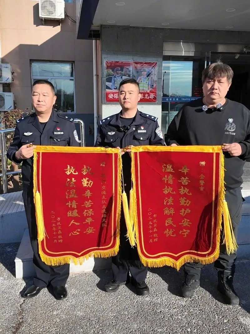 法国奢侈摩托品牌推限量新车！基本款就要150万人民币！/ 北京摩友给暖心执法交警送锦旗致谢 ｜ 车坛头条