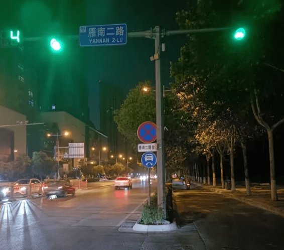 某纪检干部违停导致摩友追尾死亡，摩友领主责家属不认~西安摩托车追尾违停汽车死亡事件回顾