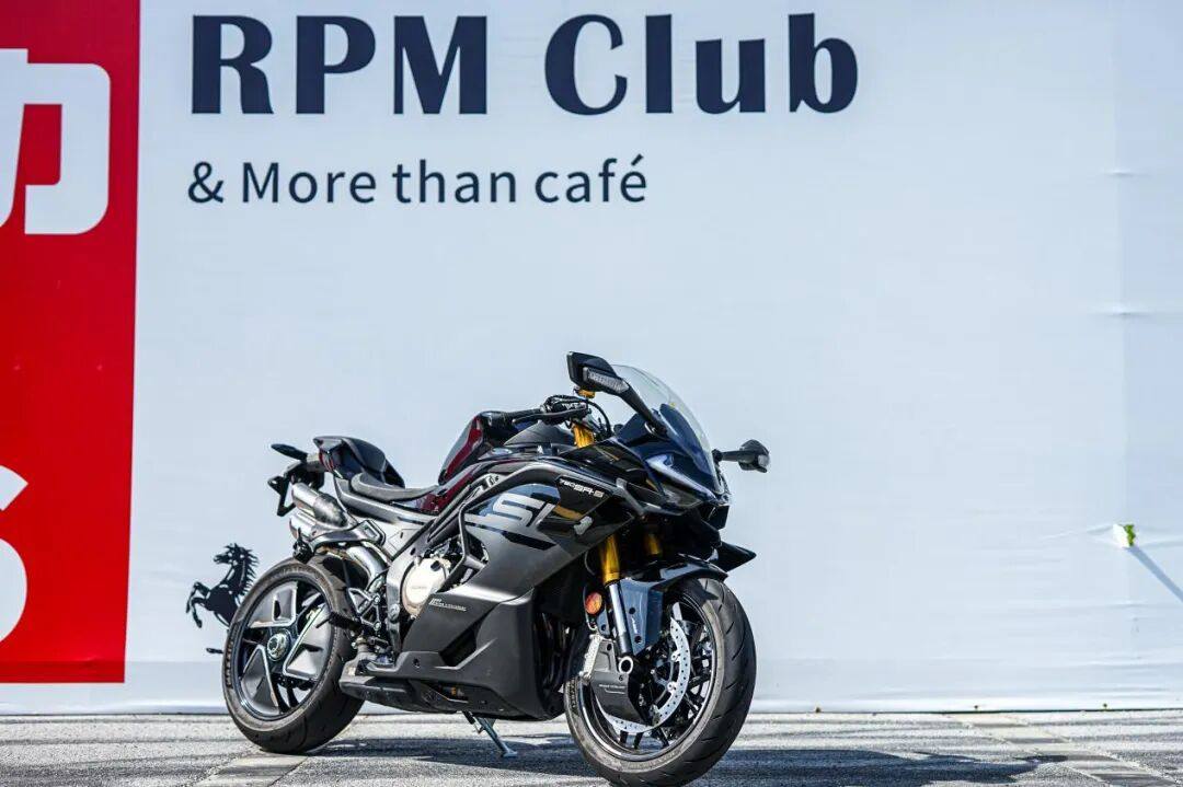 春风750SR-S和赛800RS、张雪820RR，要性能车还是天天骑？