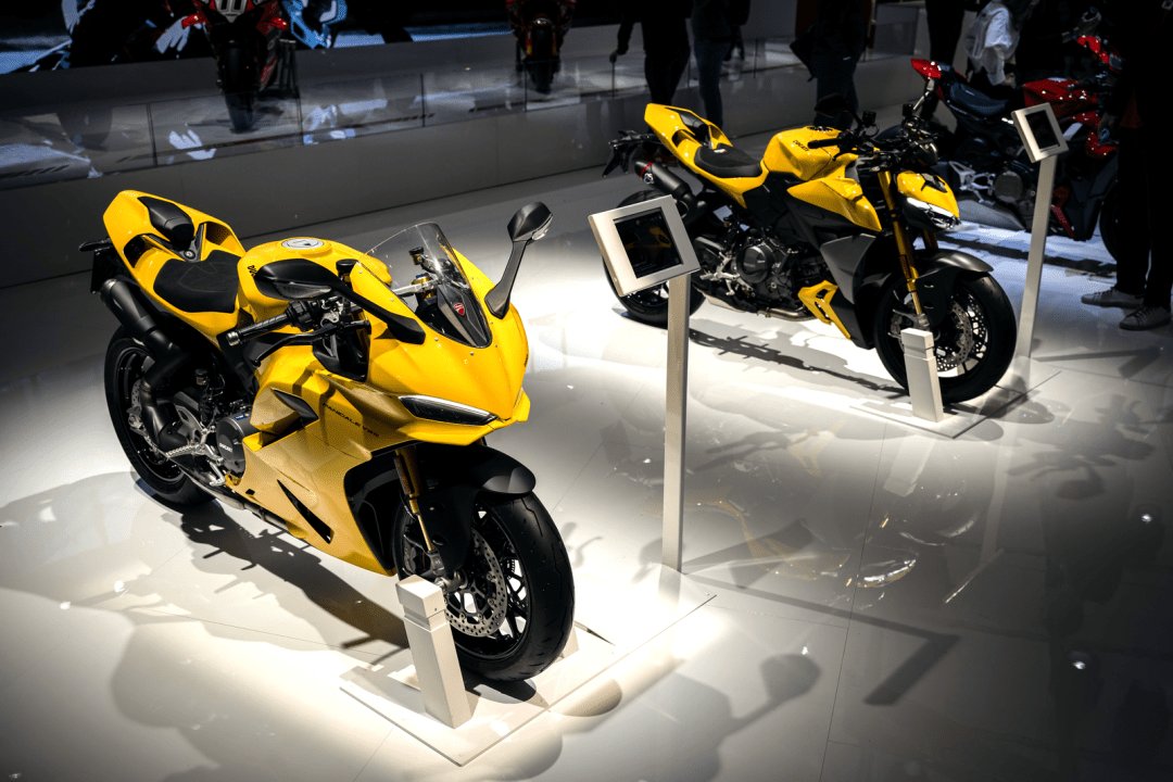 杜卡迪 2026 Panigale V2 S、Streetfighter V2 S 黄色版