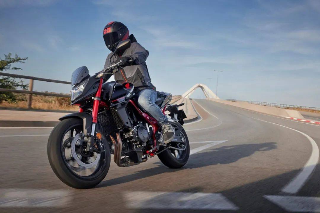 圆灯、90匹马力,这台“GB750”有点香!